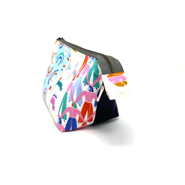 Open Wide Pouch Universal Love