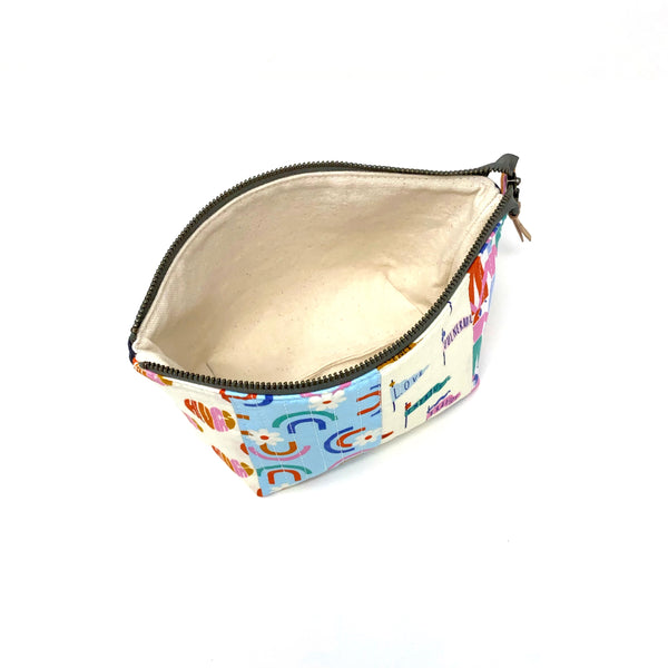 Open Wide Pouch Universal Love