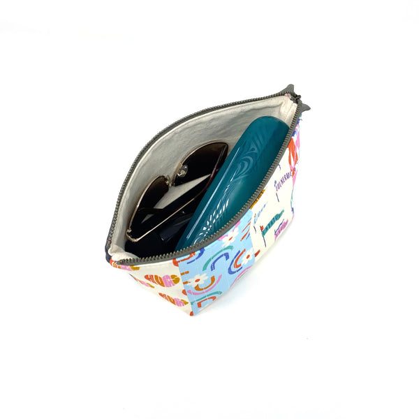 Open Wide Pouch Universal Love