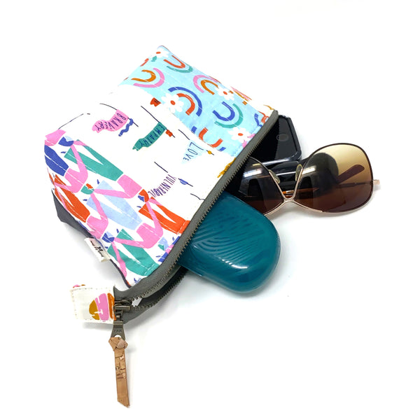 Open Wide Pouch Universal Love