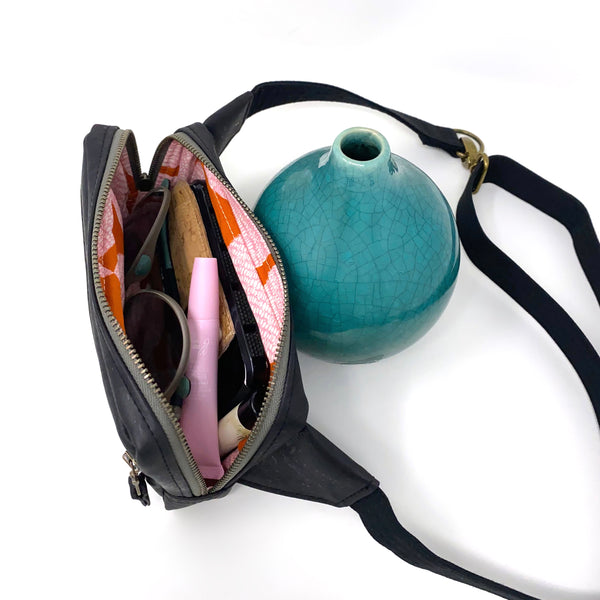 Fanny Pack Sustainable Black Cork